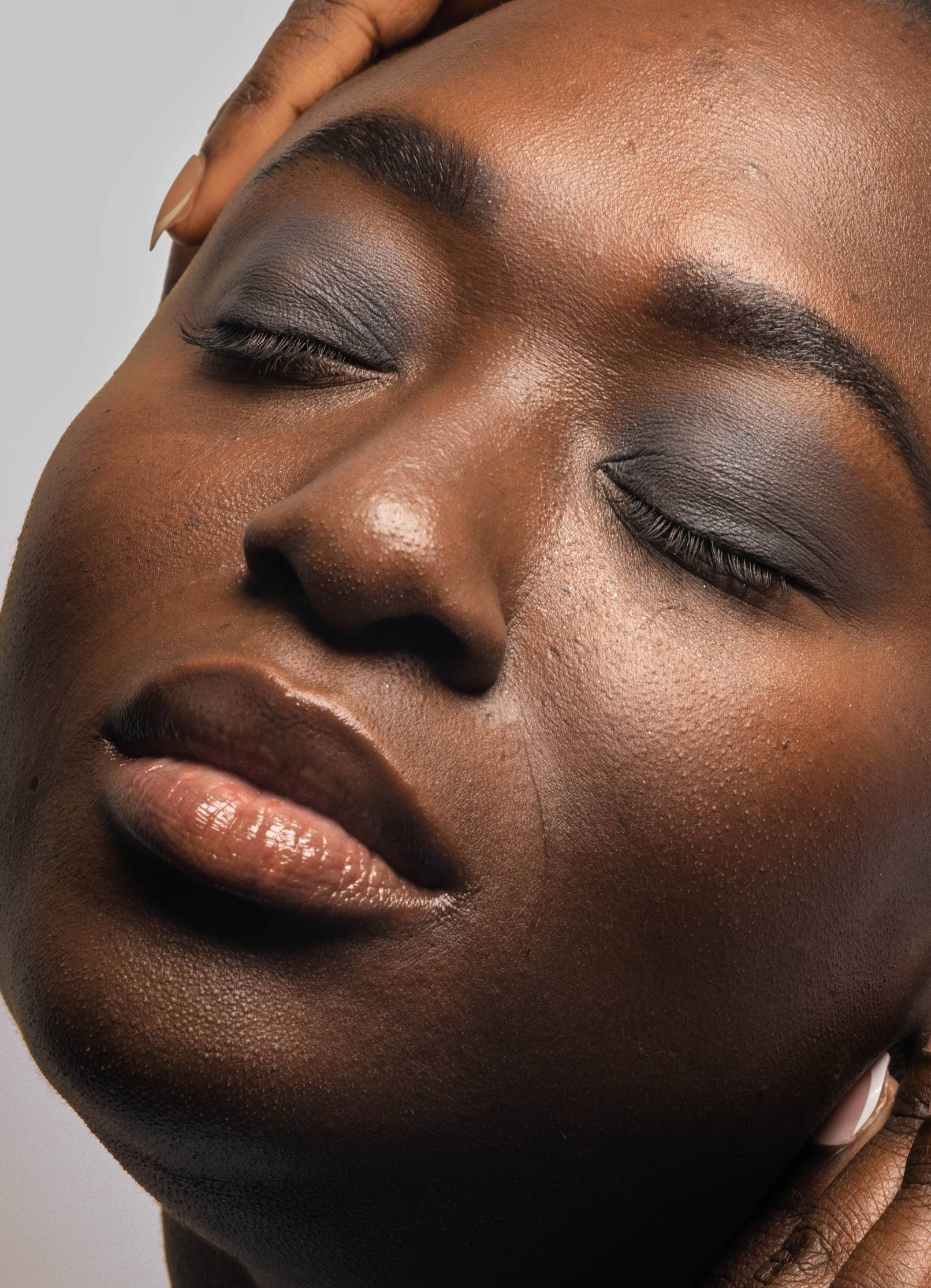 Vegan and cruelty free beauty, eyeshadow, neutral eyeshadow matte white cream +caption_Assi is wearing Dusk #shade_Dusk_|_Deep_Matte_Grey