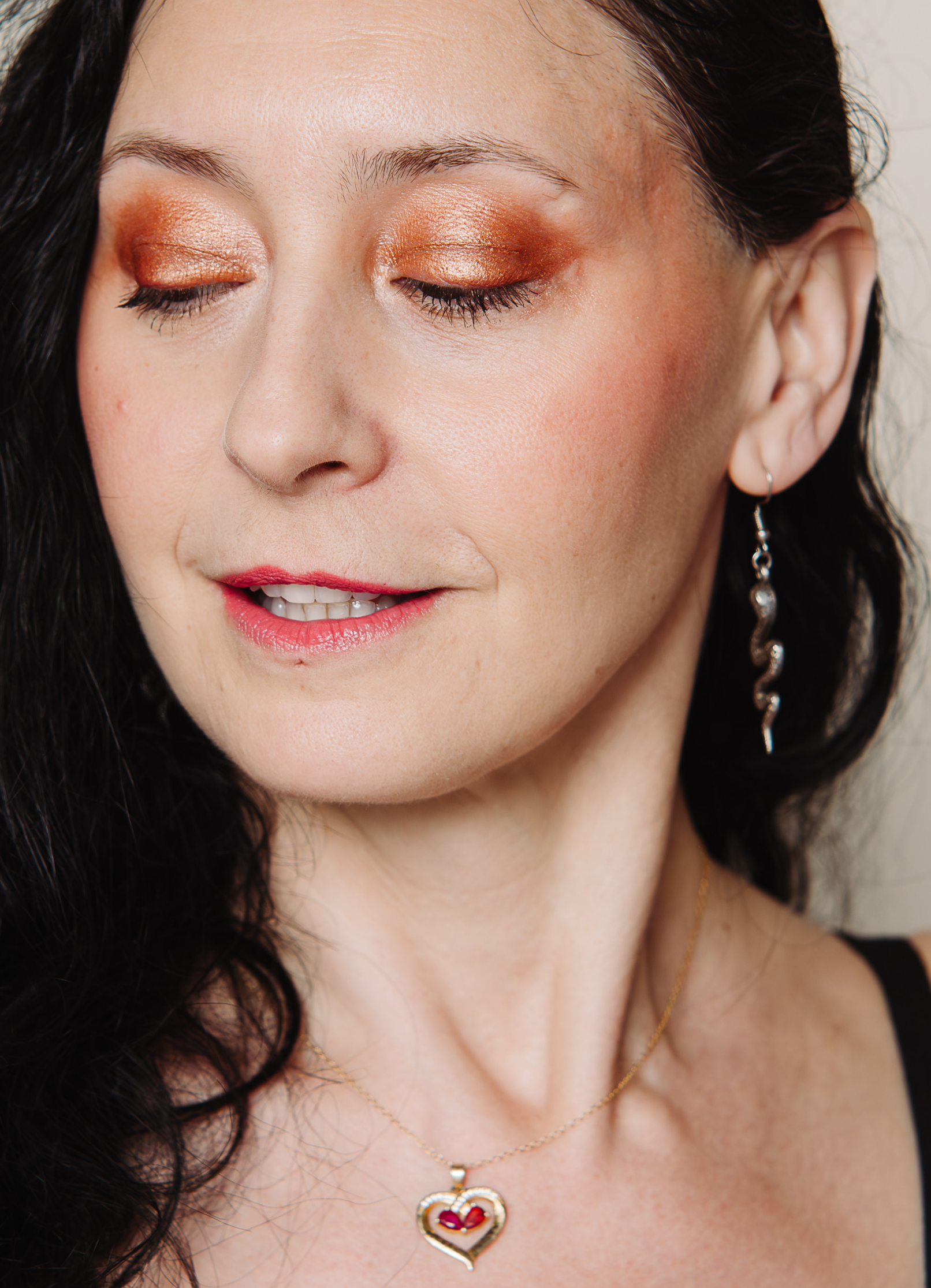 vegan cruelty free eyeshadow pencil crayon +caption_Imogen is wearing Ignite #shade_Ignite_|_Soft_Copper