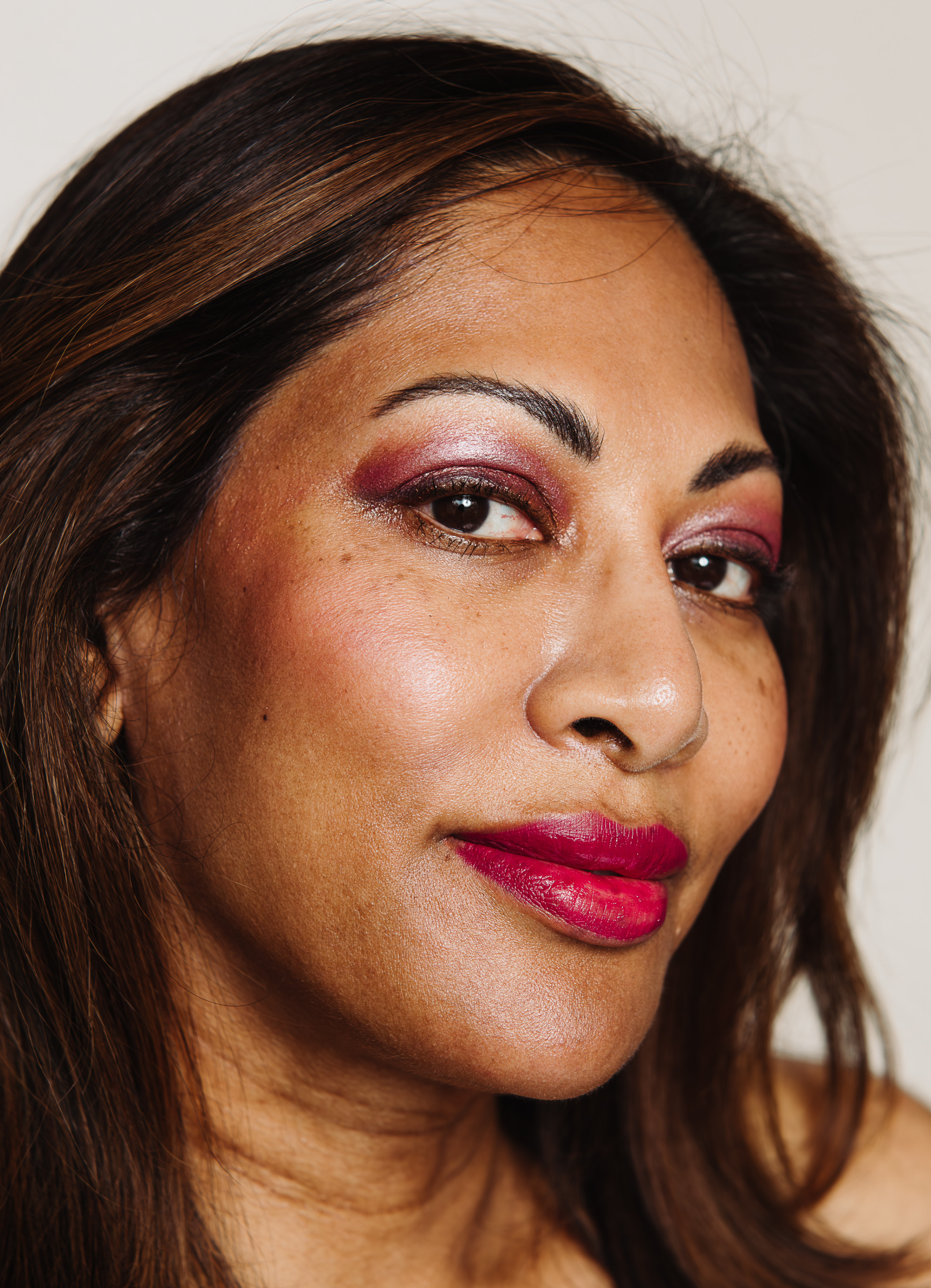 vegan cruelty free eyeshadow pencil crayon +caption_Eliza is wearing Haze #shade_Haze_|_Mauve